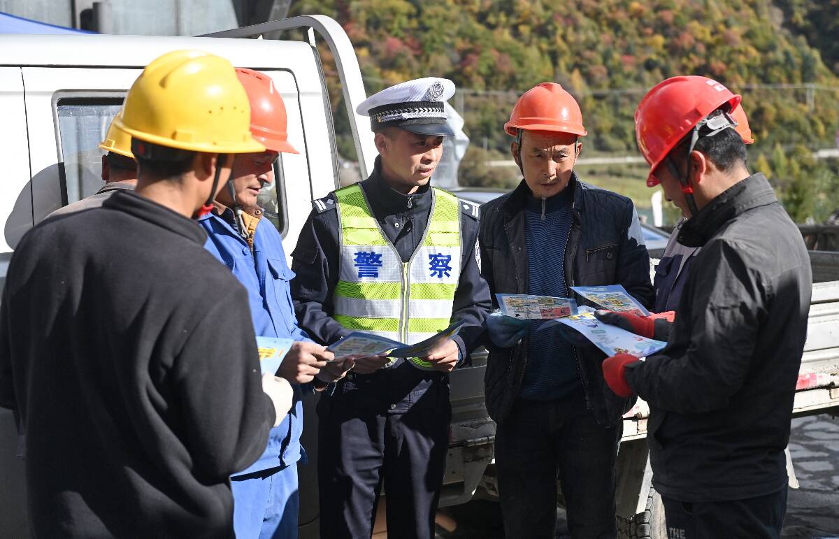 流動車管所 數(shù)據服務進山區(qū)，便民利民暖人心